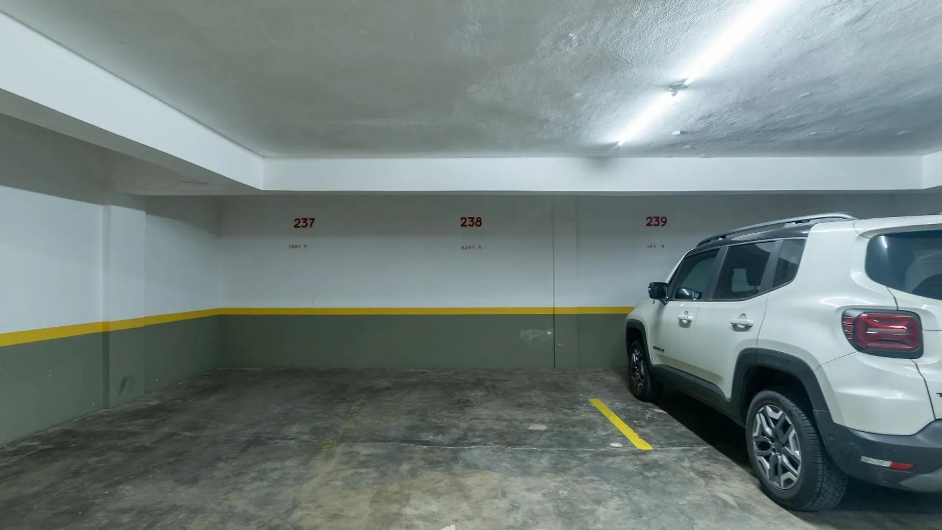Apto No Centro A Passos Da Praia Em Bc Cev2304 Balneário Camboriú